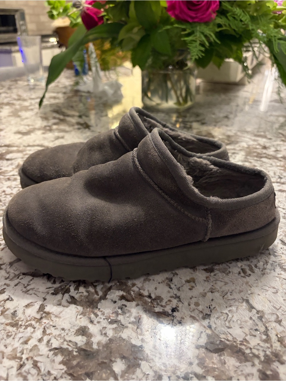 UGG CLASSIC SLIPPER